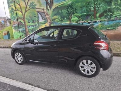 Usado 2013 Peugeot 208 Active Citadino | € 5.950 (Bom preço)