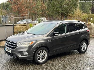 Usado Ford Kuga Titanium 120 HP (88 kW) 2017 Cinza SUV