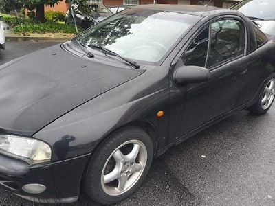 Usado Opel Tigra 90 HP (66 kW) 1998 Coupé