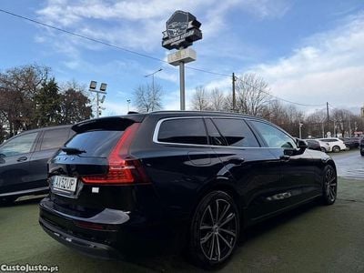 Preto Usado 2023 Volvo V60 Carrinha | € 36.750 (Bom preço)