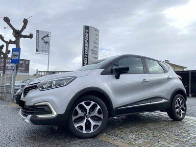 Cinzento (metalizado) Usado 2017 Renault Captur SUV | € 13.750 (Preço elevado)