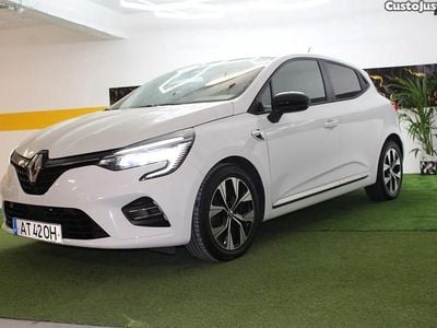 Branco Usado 2022 Renault Clio V LIMITED | € 14.750 (Preço justo)