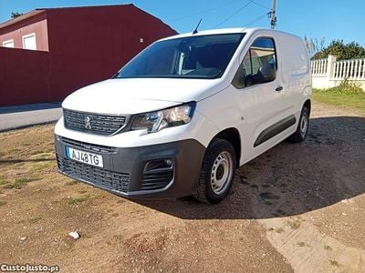 Branco Usado 2021 Peugeot Partner Monovolume | € 9.900 (Bom preço)