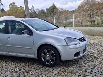 Cinzento Usado 2004 VW Golf IV Citadino | € 6.500 (Caro)