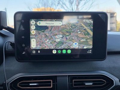 Cinza Usado 2024 Dacia Sandero Extreme | € 18.950 (Preço elevado)