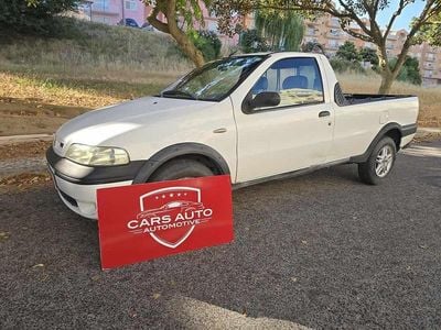 Usado Fiat Strada 80 HP (58 kW) 2005 Branco