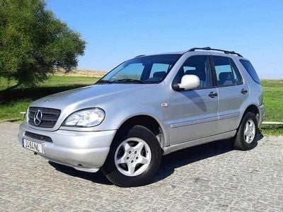 Cinzento Usado 1999 Mercedes ML230 SUV | € 7.999