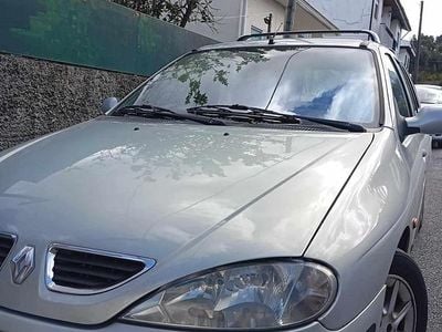 Usado Renault Mégane GrandTour 95 HP (69 kW) 2000 Cinzento Carrinha