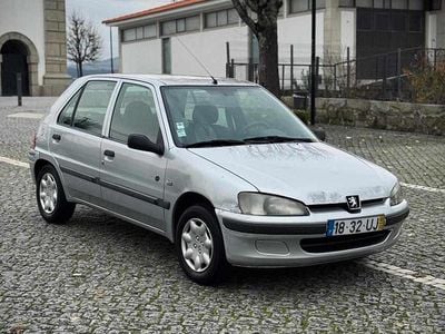 Cinza Usado 2002 Peugeot 106 Citadino | € 1.250