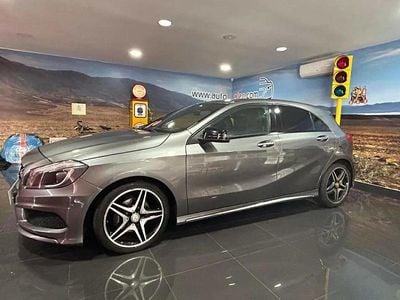 Usado Mercedes A180 AMG line 109 HP (80 kW) 2015 Cinza
