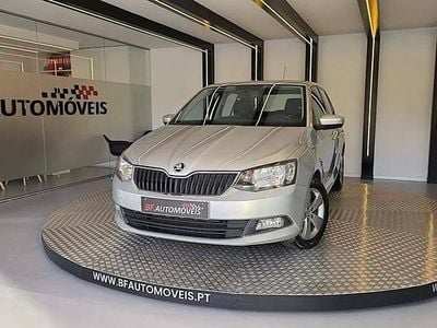 Usado Skoda Fabia Ambition 90 HP (66 kW) 2015 Cinzento Citadino