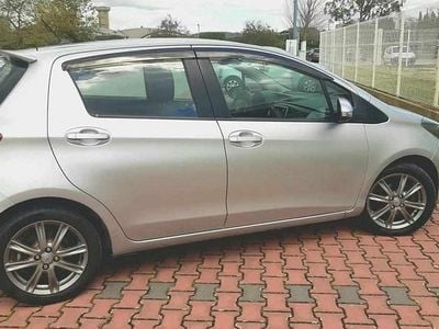 Usado Toyota Yaris 90 HP (66 kW) 2012 Cinzento Citadino