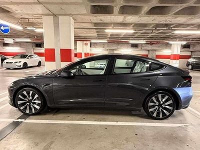 Cinzento Usado 2024 Tesla Model 3 Sedan | € 43.900 (Caro)