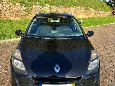Usado 2010 Renault Clio II Dynamique Sedan | € 6.500 (Preço elevado)