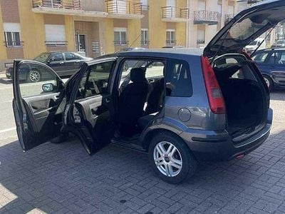 Usado 2004 Ford Fusion Sedan | € 1.700