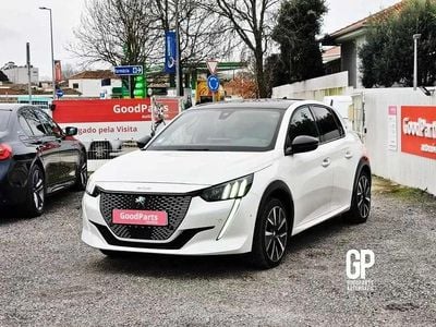 Branco Usado 2020 Peugeot e-208 GT Citadino | € 17.900 (Preço justo)