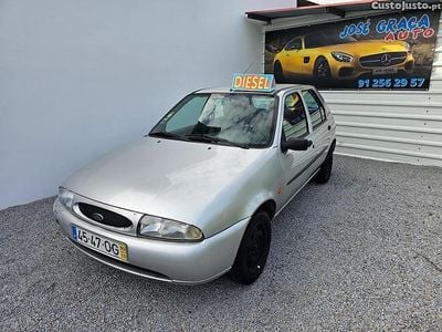 Cinza Usado 1999 Ford Fiesta | € 1.250