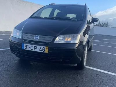 Usado Fiat Idea Dynamic 70 HP (51 kW) 2006 Preto Monovolume