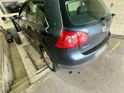 Usado 2004 VW Golf V Sedan | € 6.000 (Preço justo)