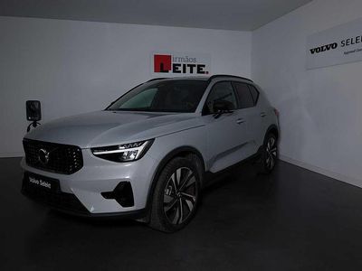 Prateado Usado 2025 Volvo XC40 SUV | € 44.900