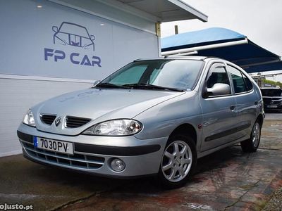 Cinza Usado 2000 Renault Mégane Citadino | € 1.950
