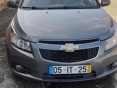 Usado Chevrolet Cruze 113 HP (83 kW) 2010 Cinzento Sedan