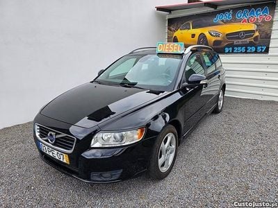 Usado Volvo V50 114 HP (83 kW) 2011 Preto Carrinha