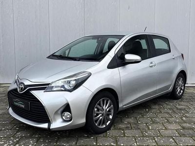 Usado Toyota Yaris Active 90 HP (66 kW) 2016 Cinzento