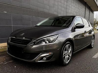Usado Peugeot 308 Allure Premium 105 HP (77 kW) 2017 Sedan