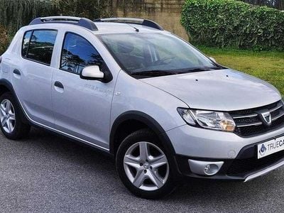 Cinzento Usado 2014 Dacia Sandero SUV | € 12.500 (Preço elevado)