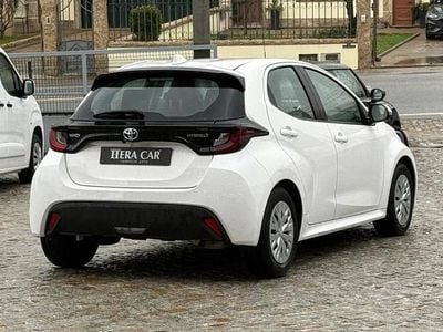 Usado Toyota Yaris Hybrid 115 HP (84 kW) 2022 Branco