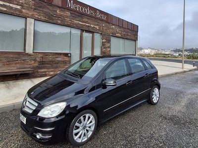 Usado Mercedes B180 109 HP (80 kW) 2009 Preto Monovolume