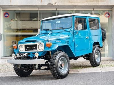 Usado Toyota Land Cruiser 76 HP (55 kW) 1980 Azul SUV