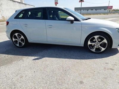 Branco Usado 2015 Audi A3 Citadino | € 14.000 (Preço justo)