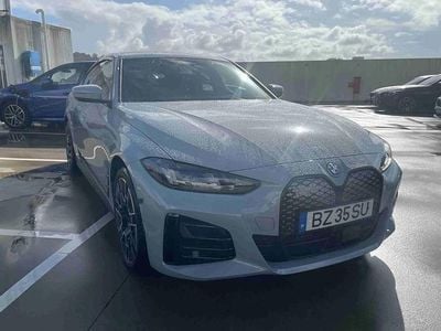 Cinzento Novo 2025 BMW i4 Comfort Edition Sedan | € 68.600 (Preço justo)