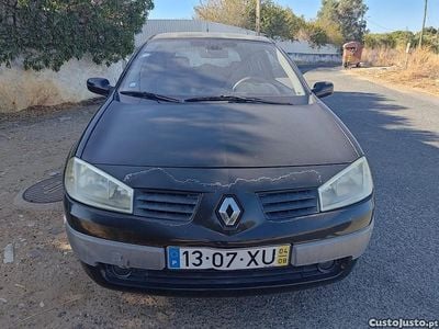 Preto Usado 2004 Renault Mégane II Sedan | € 2.990