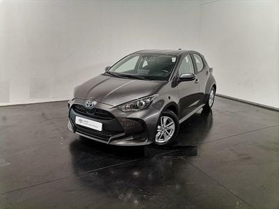 Cinza (pintura metalizada) Usado 2024 Toyota Yaris Comfort | € 24.750 (Preço justo)