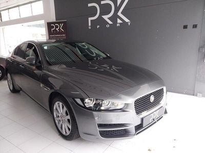 Usado Jaguar XE 180 HP (132 kW) 2018 Cinzento Sedan