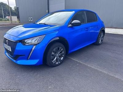 Azul Usado 2022 Peugeot e-208 Allure Citadino | € 18.250 (Preço justo)
