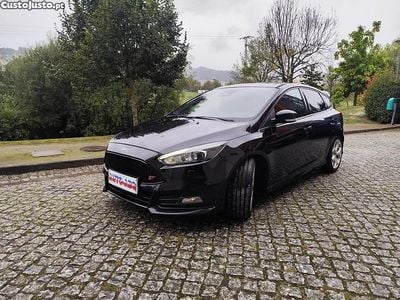 Preto Usado 2015 Ford Focus ST Citadino | € 16.400 (Preço justo)