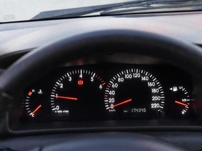 Cinzento Usado 2002 Toyota Corolla Citadino | € 6.900