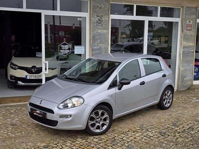Usado Fiat Punto Easy 69 HP (50 kW) 2018 Cinza Citadino