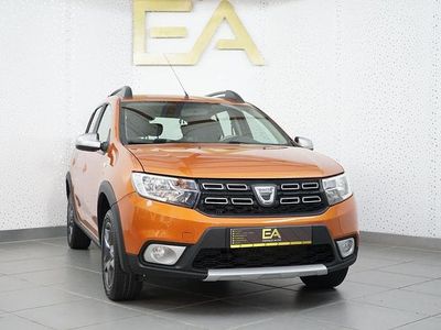 Usado Dacia Sandero Celebration 90 HP (66 kW) 2018 Laranja SUV