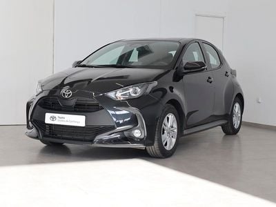 Preto (pintura metalizada) Usado 2024 Toyota Yaris Comfort | € 24.750 (Preço justo)