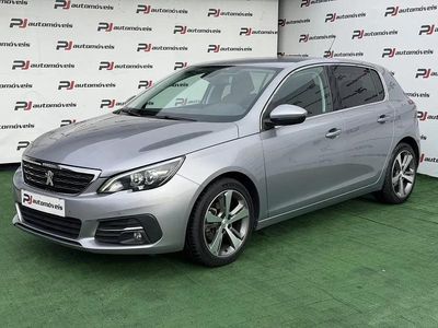 Cinzento Usado 2018 Peugeot 308 Allure Citadino | € 12.990 (Preço justo)