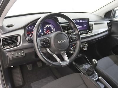Cinzento Usado 2023 Kia Rio | € 15.450 (Preço justo)