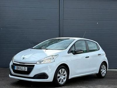 Branco Usado 2018 Peugeot 208 Citadino | € 9.800 (Preço justo)