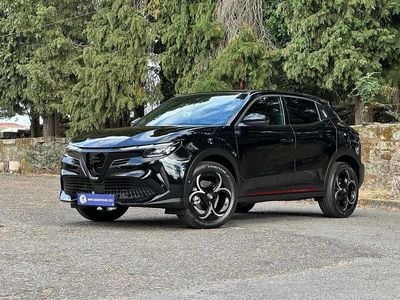 Preto Novo 2025 Alfa Romeo Junior SUV | € 39.990