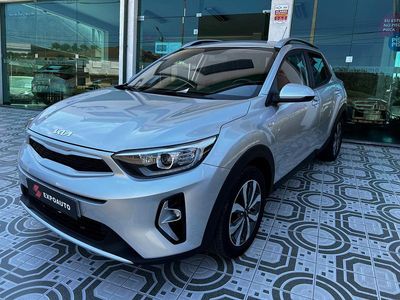 Prateado cinzento Usado 2022 Kia Stonic SUV | € 15.900 (Preço justo)
