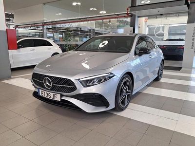 Cinza Usado 2025 Mercedes A180 AMG line Sedan | € 40.250 (Caro)
